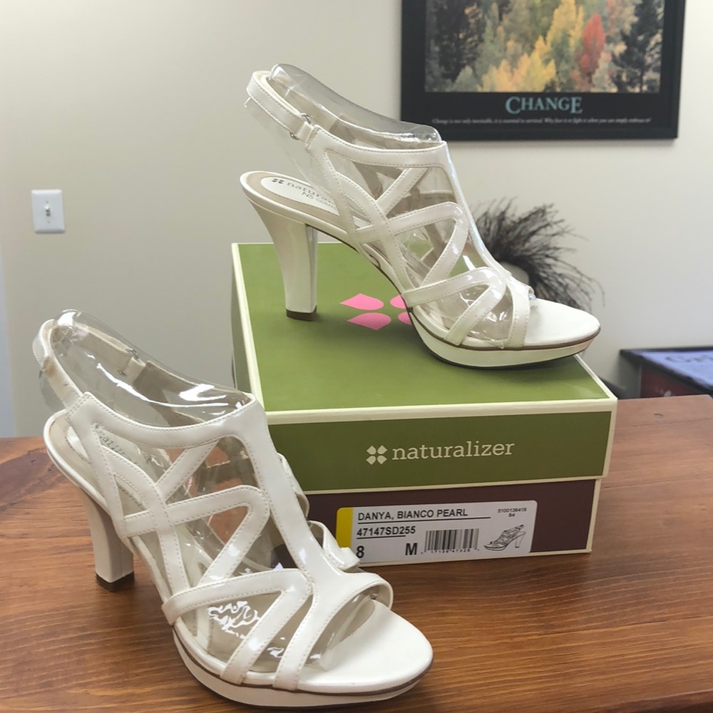 LNIB Naturalizer Danya strapped sandals